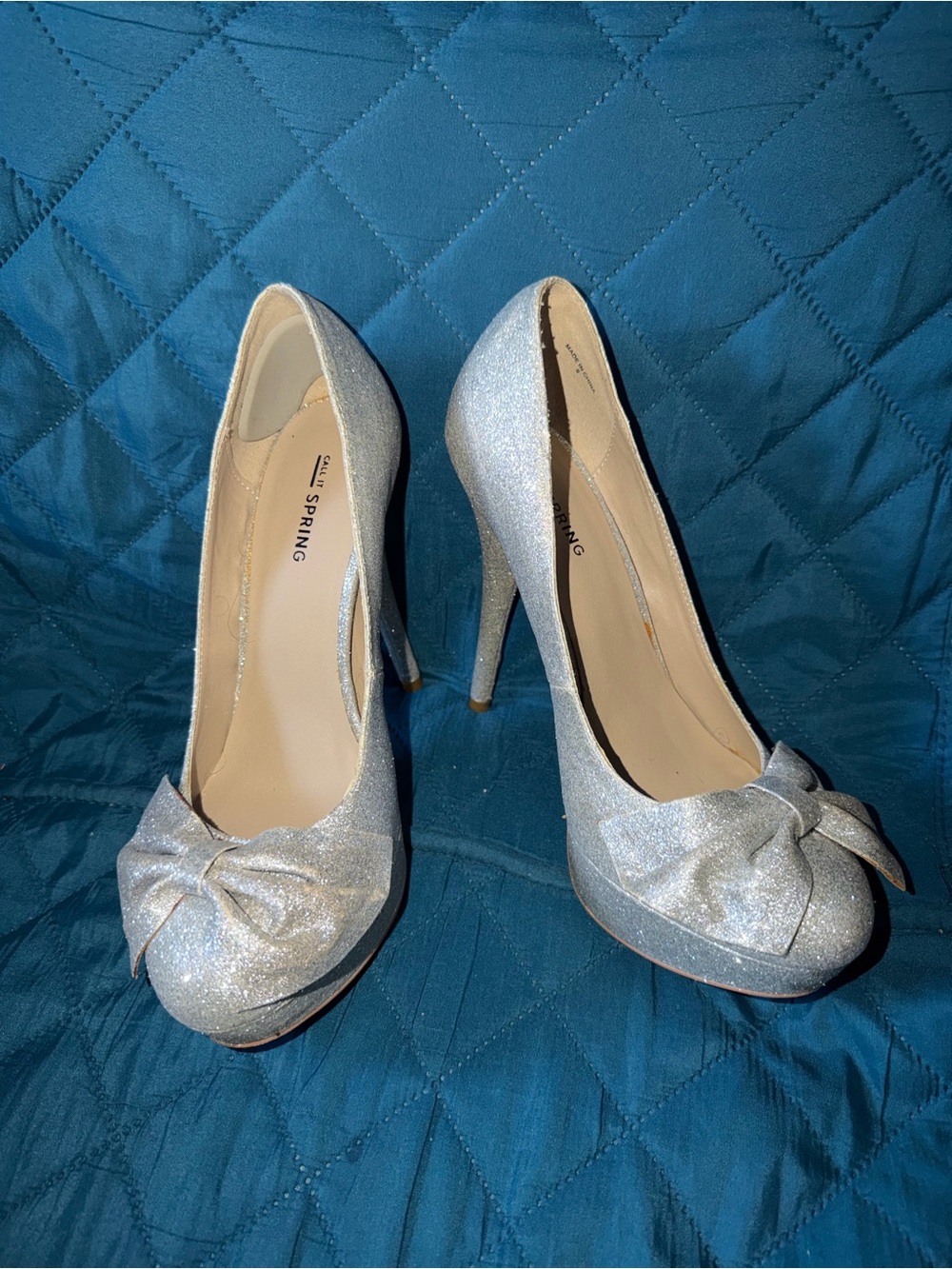 Call It Spring Silver Glitter Bow High Heels Sz9 - Picture 2 of 6